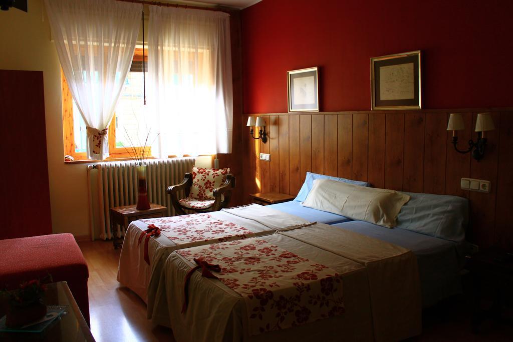 Hostal Escartin Sabiñánigo Zimmer foto