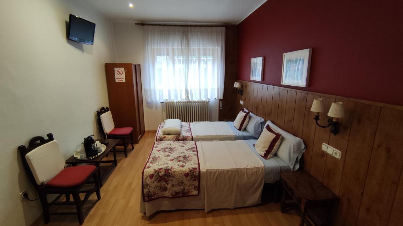 Hostal Escartin Sabiñánigo Exterior foto
